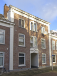 906748 Gezicht op het gerestaureerde poortgebouw Oude Daalstraat 17-19 te Utrecht.